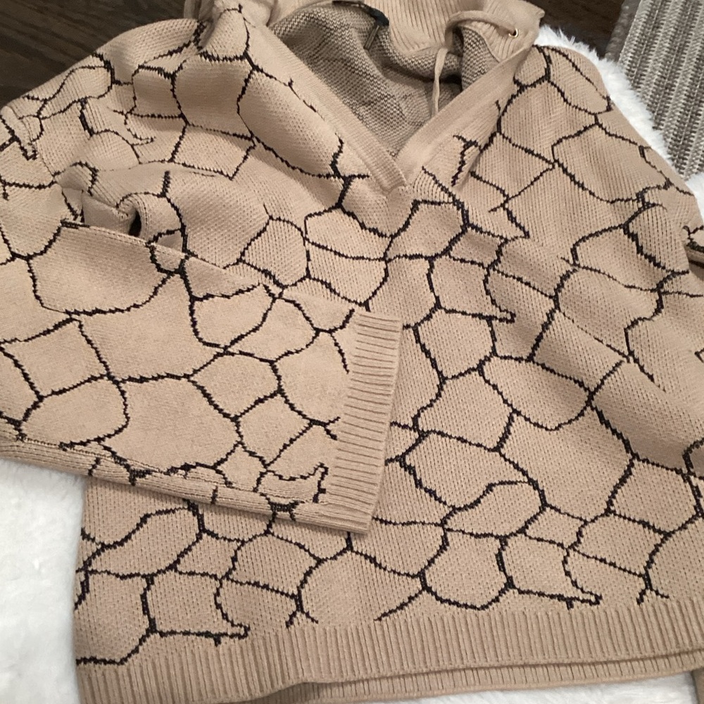 Donna Karan Beige V-Neck Sweater with Black Abstract Stitching